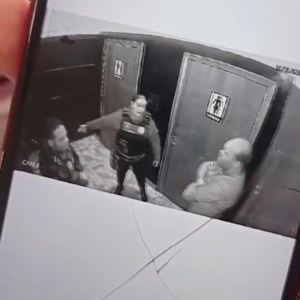 Câmera flagrou abordagem de casal de seguranças em área de banheiro