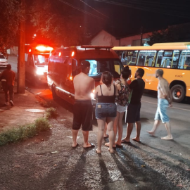 motociclista fica gravemente ferido após colidir com ônibus