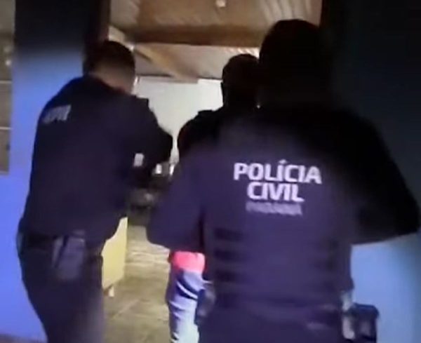 Polícia Civil realizando prisão de suspeito