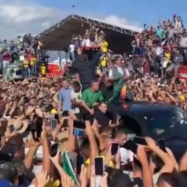 Homem é preso com faca em evento que Bolsonaro estava