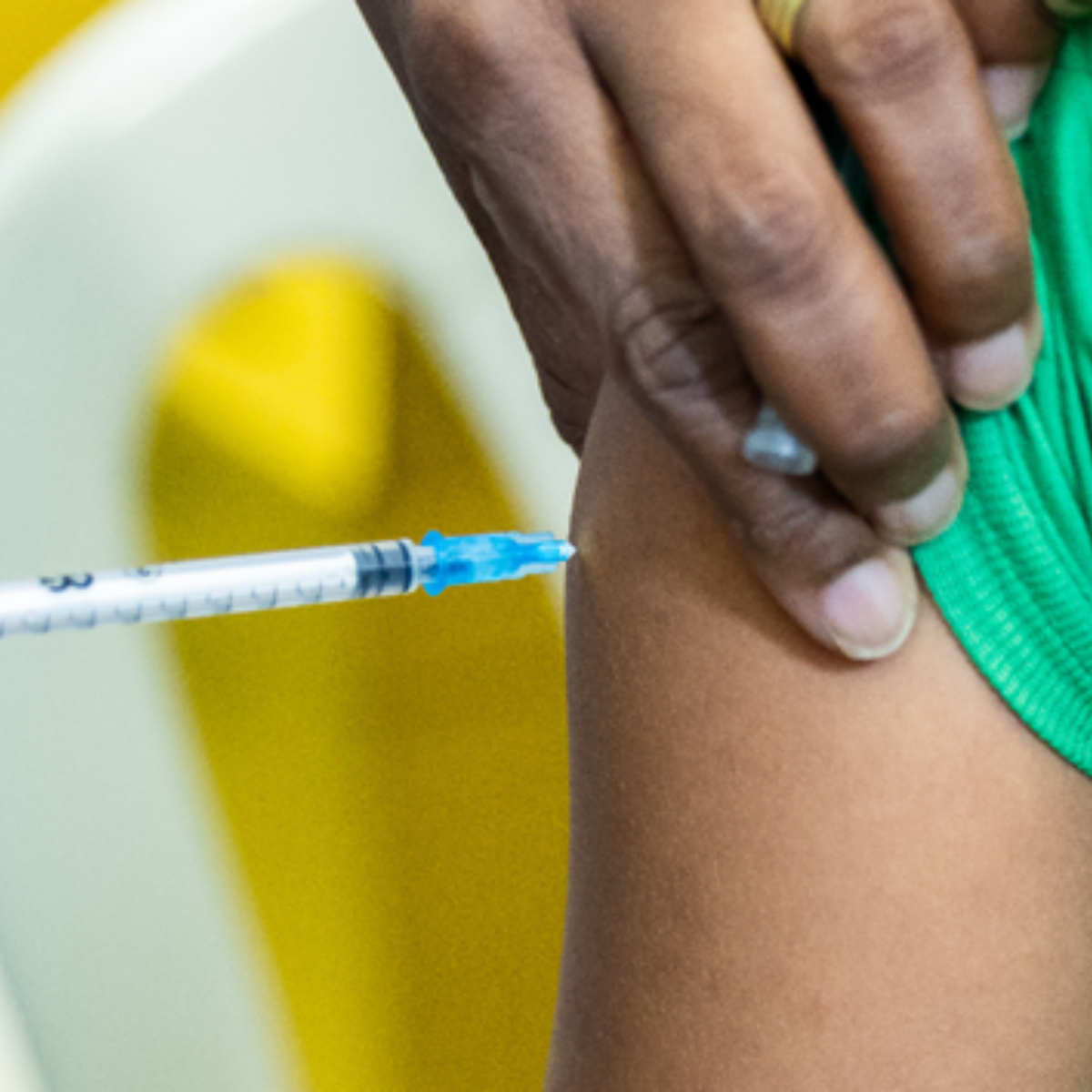  O Ministério da Saúde decidiu adiantar a campanha da vacina da gripe no Brasil; nesse ano, a vacinação começa dia 25 de março. 