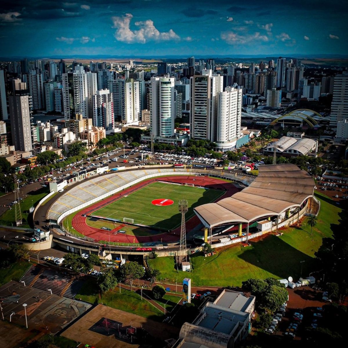 Willie Davids, estádio do Maringá FC