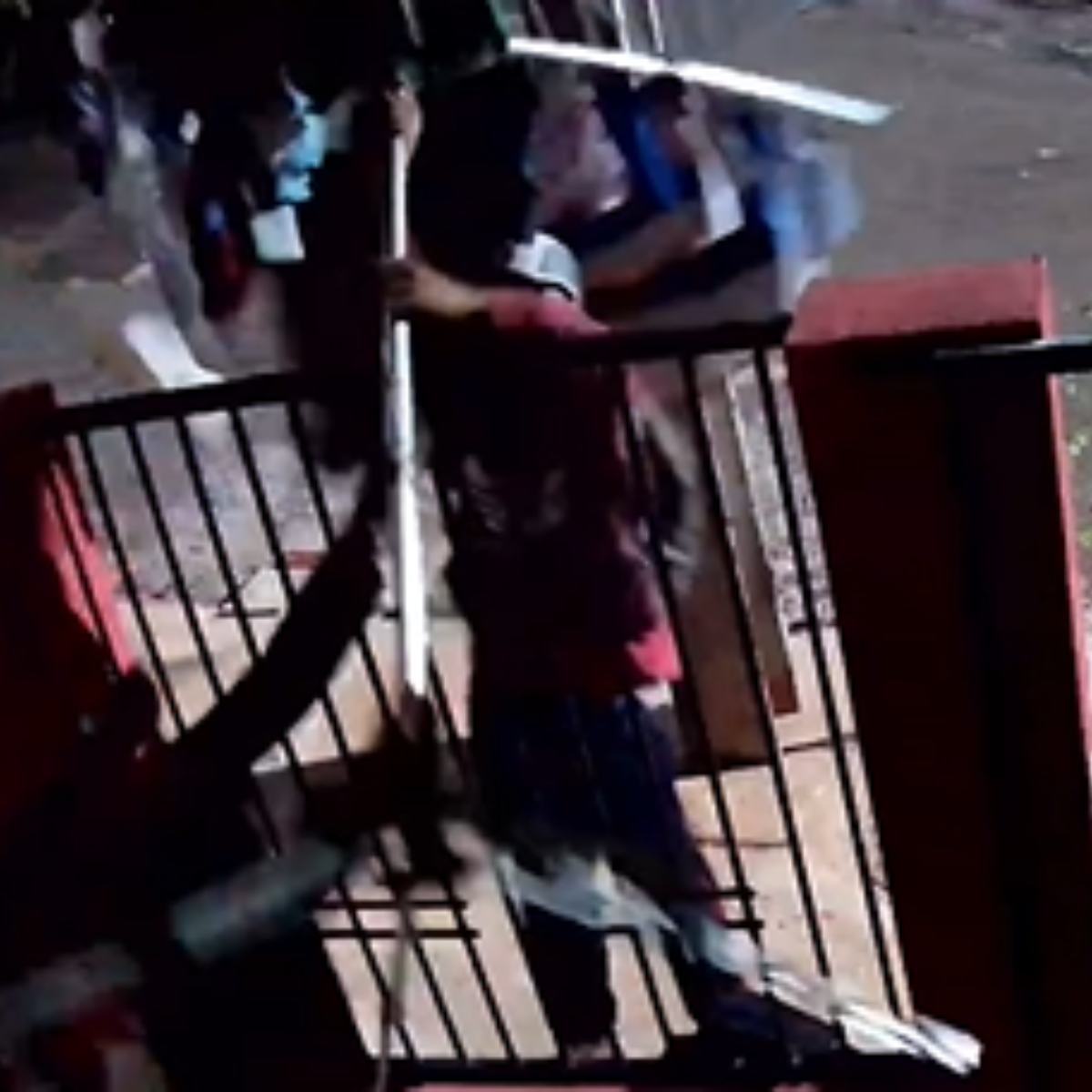  Bandidos roubam varal com roupas no norte do PR 