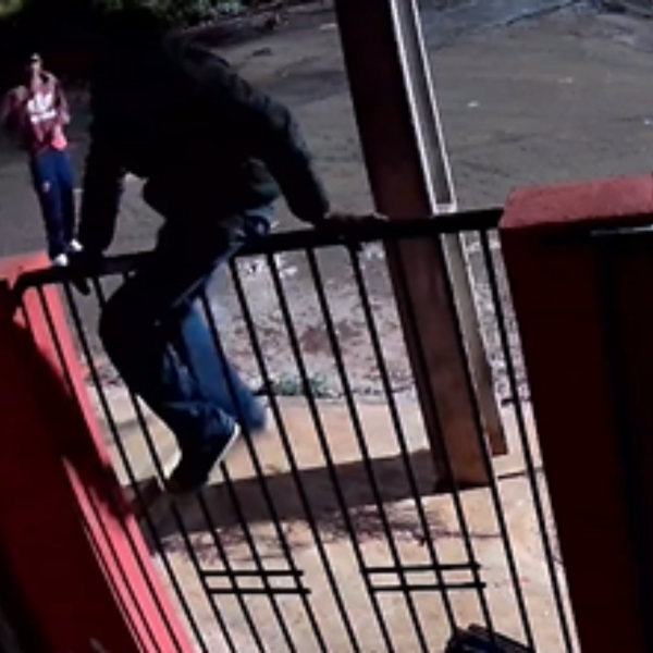 Bandidos roubam varal com roupas no norte do PR