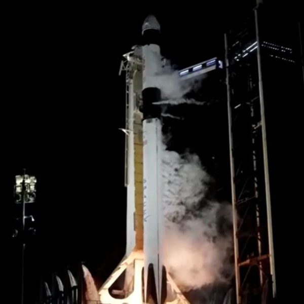 SpaceX lança foguete para missão de longa duração