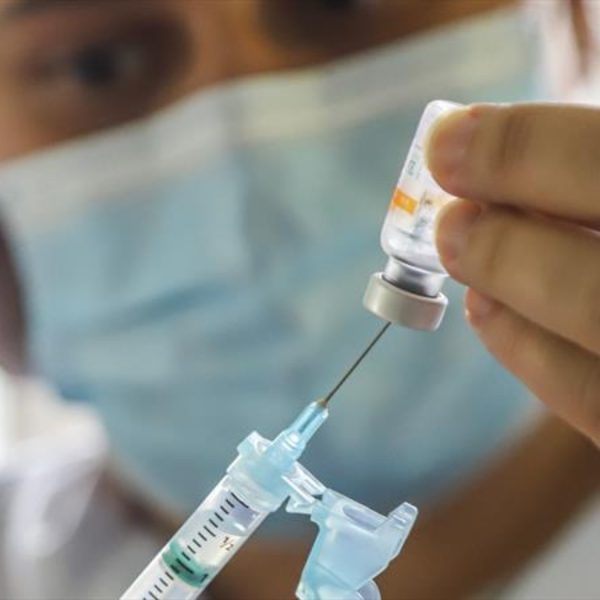 aumento casos covid e gripe no Paraná - vacinação será adiantada