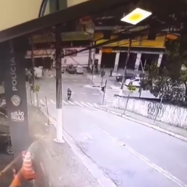 VÍDEO: Van desgovernada invade supermercado e deixa uma pessoa morta e 8 feridas