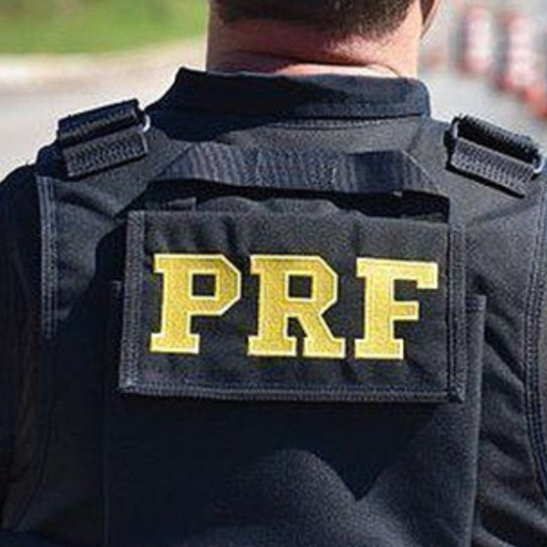 PRF atende acidente e encontra 80 kg de droga dentro de veículo