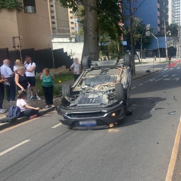 Motorista recebeu atendimento do Corpo de Bombeiros