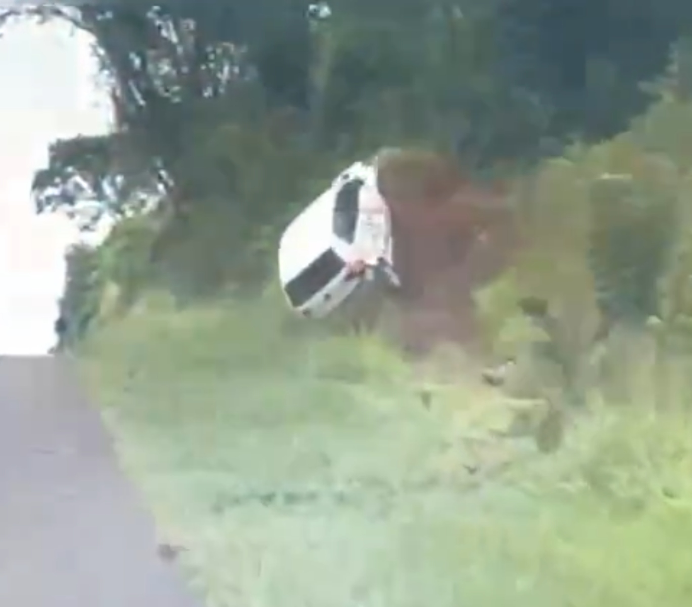  VÍDEO: Adolescente capota carro com meia tonelada de maconha durante perseguição 