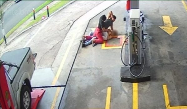 Criança pilotando moto em rodovia é flagrada pela polícia