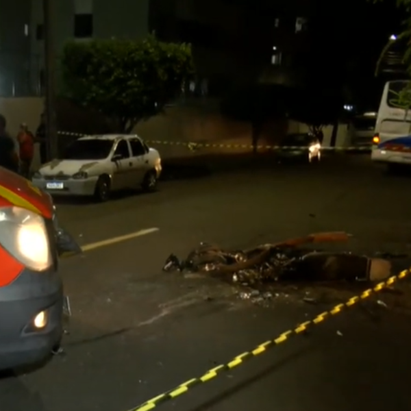 Motociclista morre após ser atingido e atropelado por ônibus no Paraná