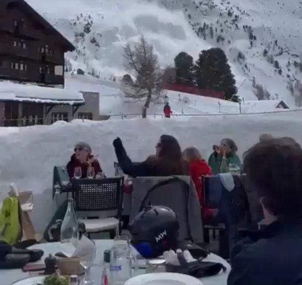 VÍDEO: avalanche em resort deixa 3 mortos; adolescente está entre as vítimas