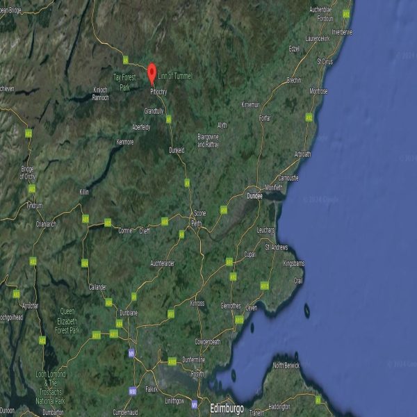 O local fica em uma distância de 120km da capital da Escócia (Foto: Google Maps)