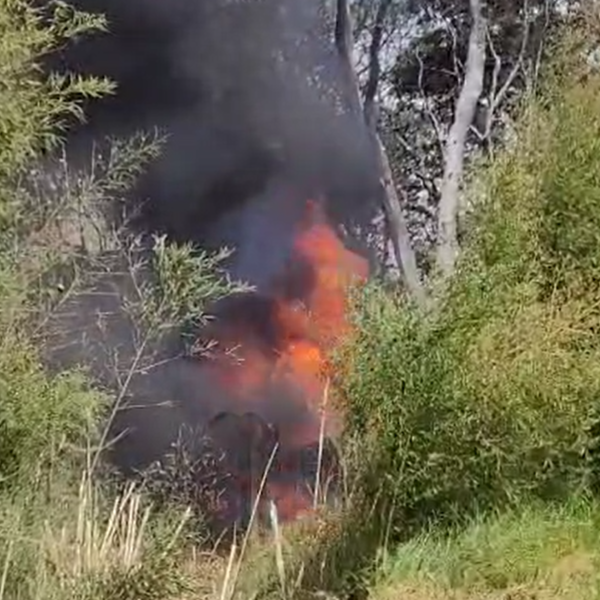 Caminhão carregado com combustível explode após acidente na BR-476