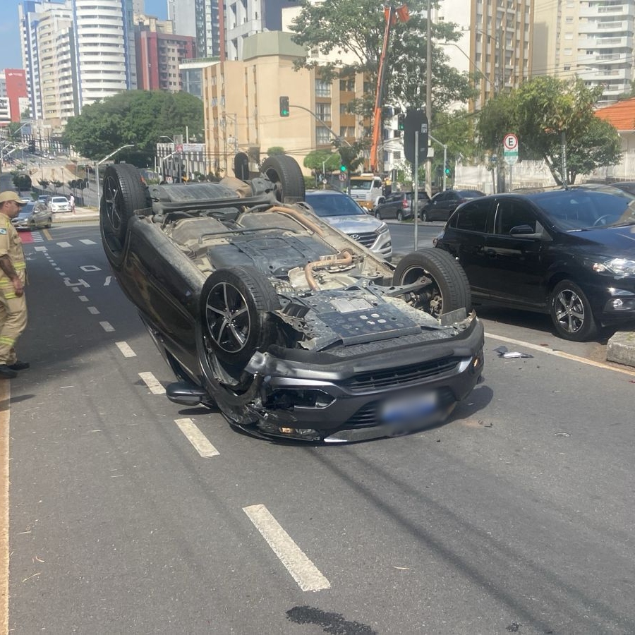  Motorista causou acidente na Avenida República Argentina, em Curitiba 