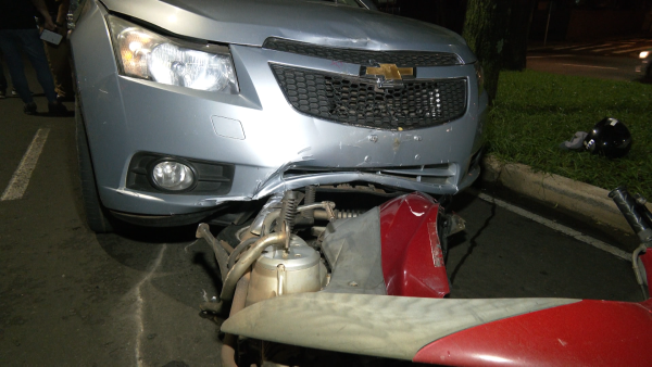 Motorista bêbado atropelou motociclista no centro de Maringá