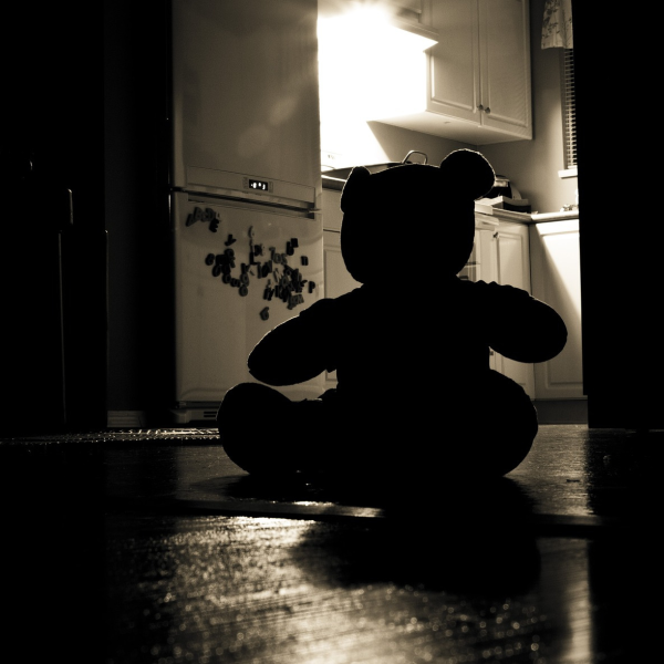 Suspeita de estupro de vulnerável contra filhos é presa no Paraná