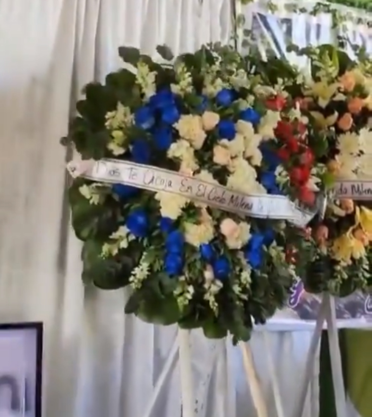 VÍDEO: Coroa de flores se mexe em velório; “Obrigada, tia, por se manifestar
