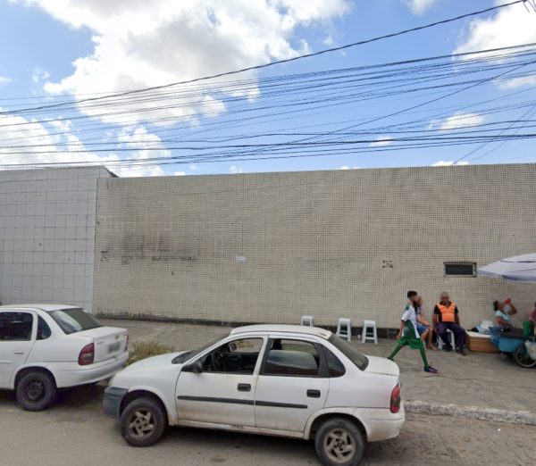 Criança é morta com tiro na cabeça enquanto estava em barbearia com o pai