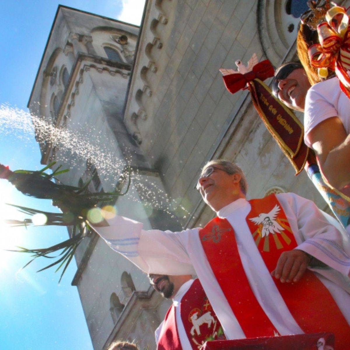  Festa do Divino e Religiosidade: O Encontro entre Fé e Tradição 