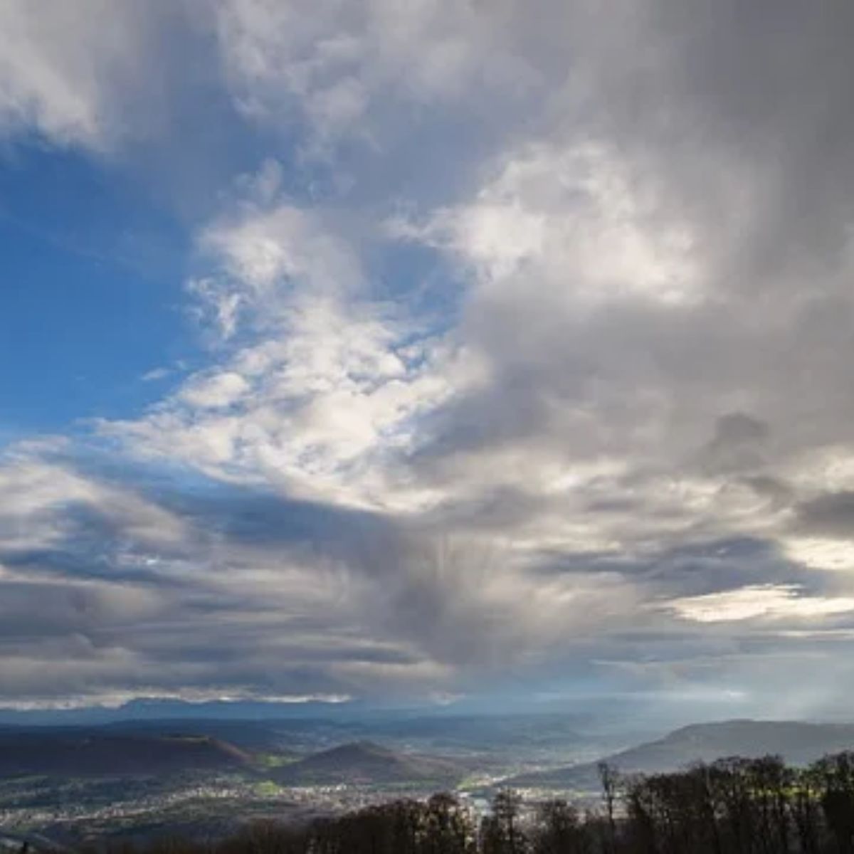  céu entre nuvens 