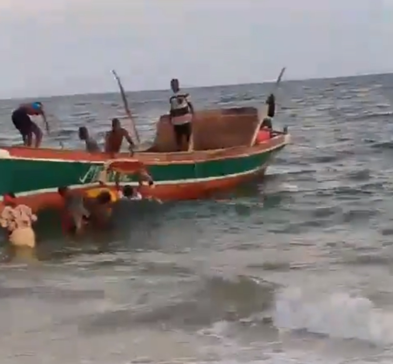  Naufrágio com 94 mortes: passageiros fugiam de surto de cólera 