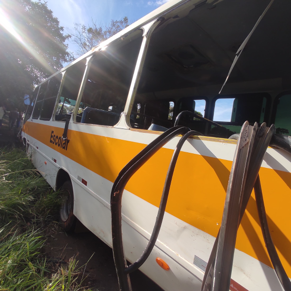 tombamento ônibus escolar apucarana