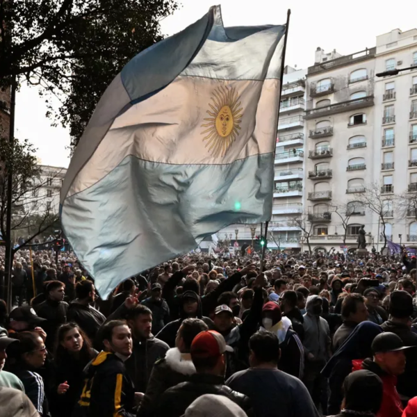 Javier Milei demite 15 mil servidores públicos na Argentina