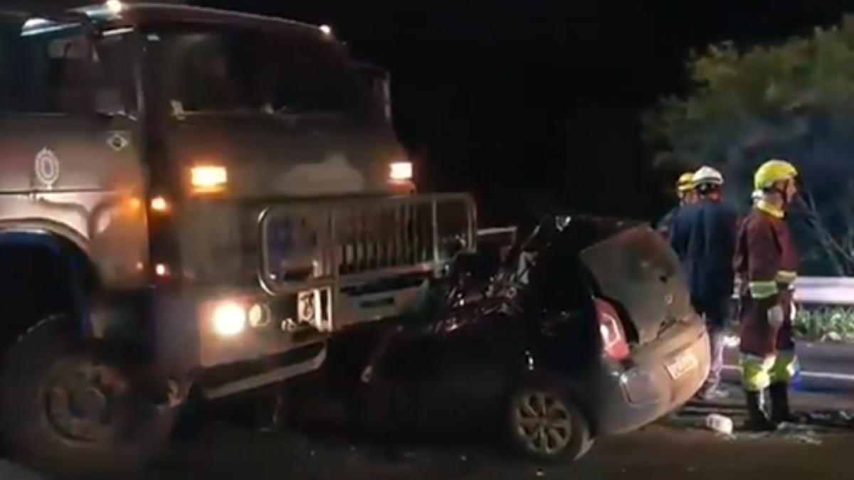 Acidente entre caminhão do Exército e carro deixa três mortos no Rio Grande do Sul