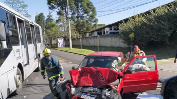 Acidente de trânsito envolvendo Audi mata motorista no Paraná