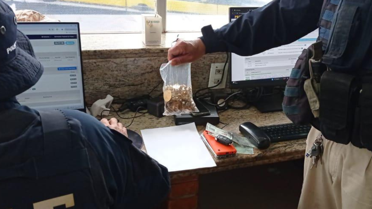 Polícia apreendeu cerca de 1kg de ouro em joias e barras que seriam levadas ao Paraguai