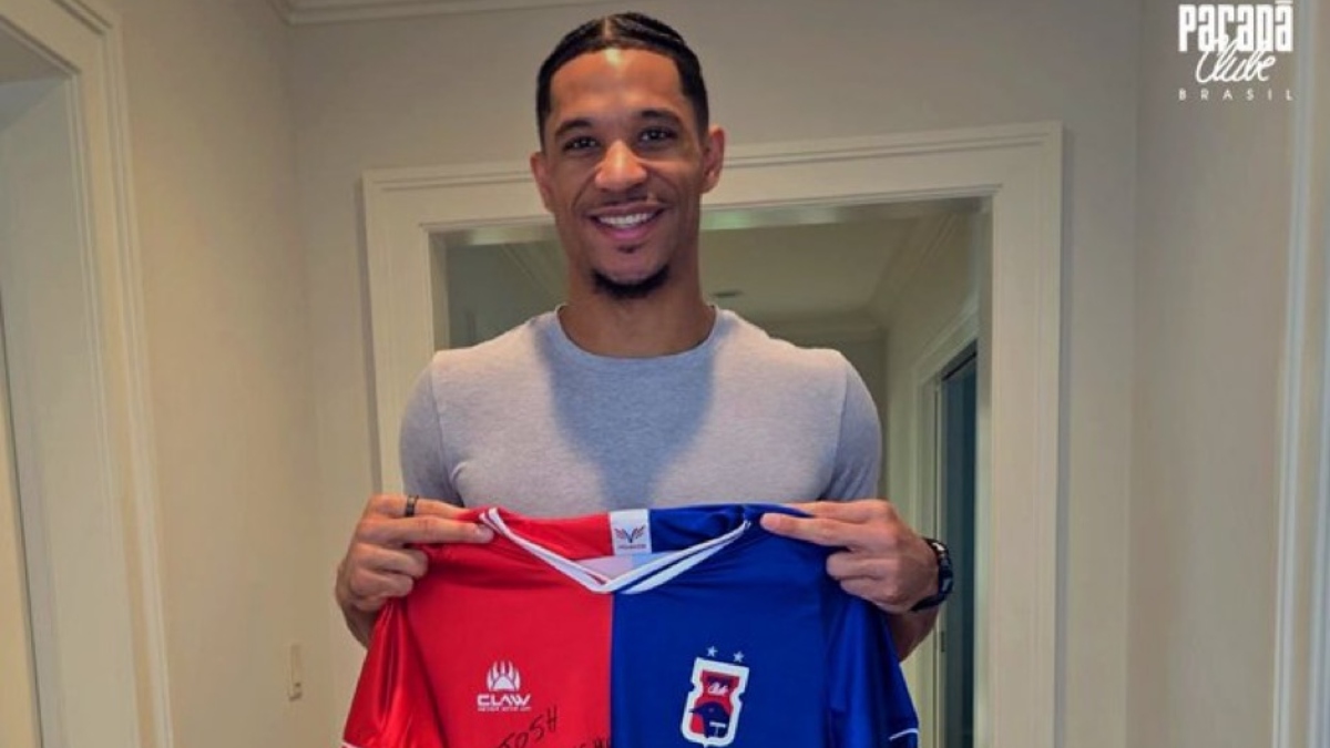 Josh Hart com a camiseta do Paraná Clube