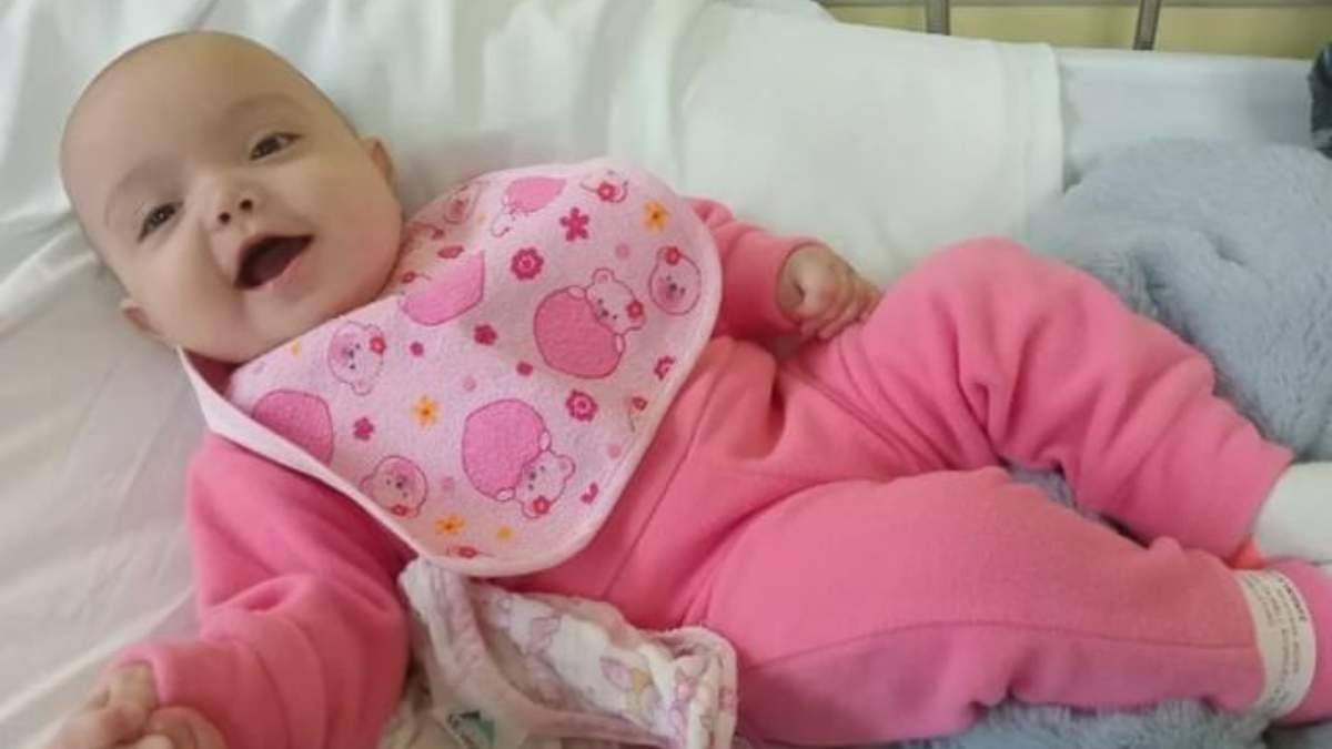 Bebê de seis meses que perdeu a irmã gêmea nas enchentes do Rio Grande do Sul tem alta hospitalar