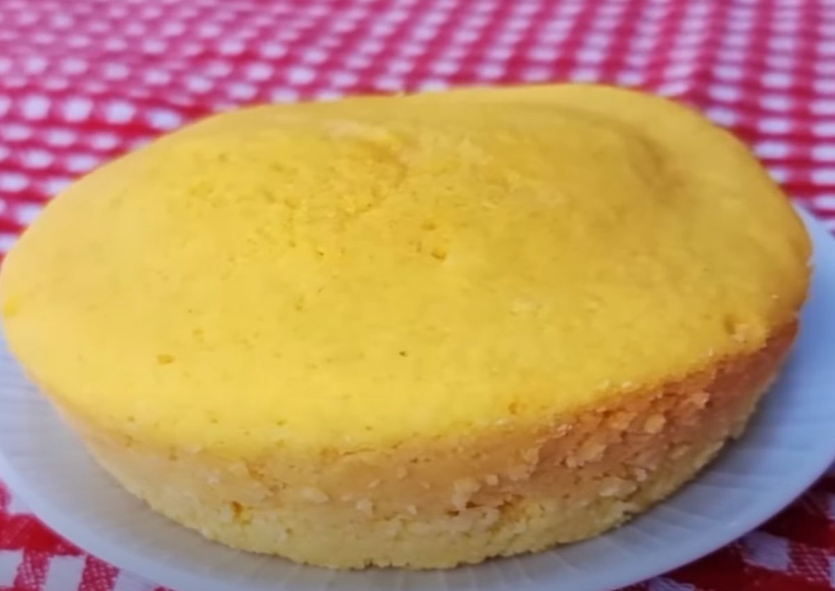 Bolo de fubá feito em 2 minutos vira sensação no Youtube, graças a uma nutricionista