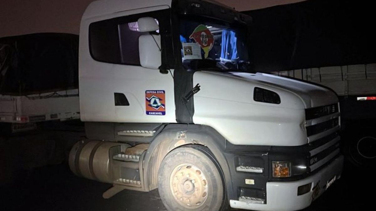 Caminhão que levava doações para o RS é apreendido carregando droga