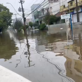 Bairro São João é um dos mais afetados pelas enchentes em Porto Alegre