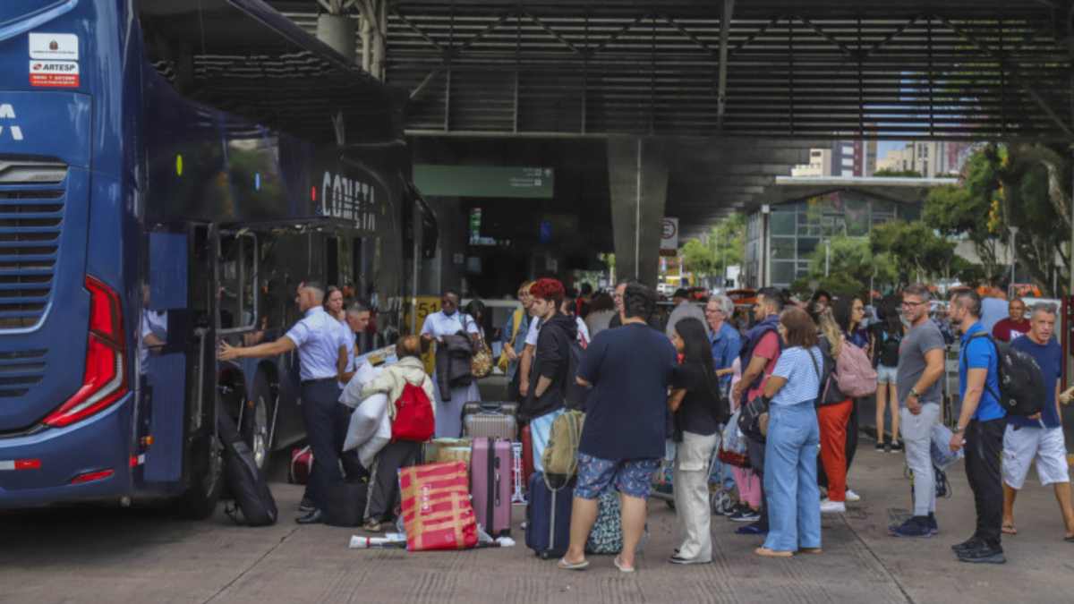 Rodoviária de Curitiba prevê 42 mil embarques no feriado