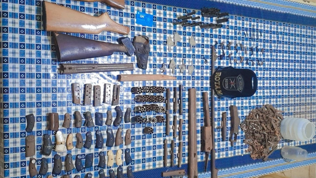 Polícia encontra 'fábrica de armas' artesanais no Paraná; suspeito é preso