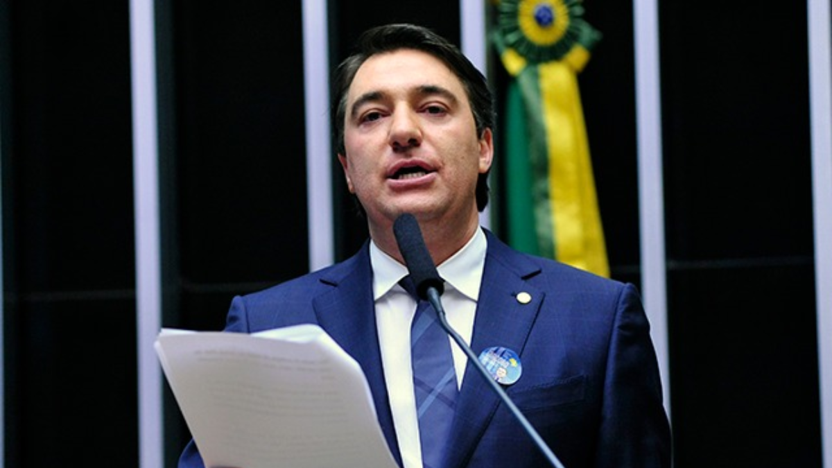 Giacobo chama reoneração da folha de "falta de respeito"