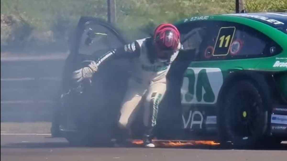 Piloto Gaetano di Mauro sofre queimaduras leves após ter seu carro incendiado nos treinos da Stock Car em Cascavel