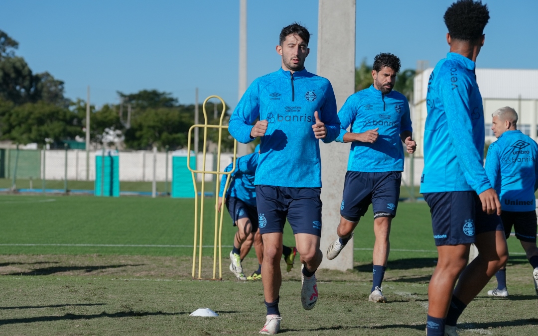 Jogadores do Grêmio nos treinos.