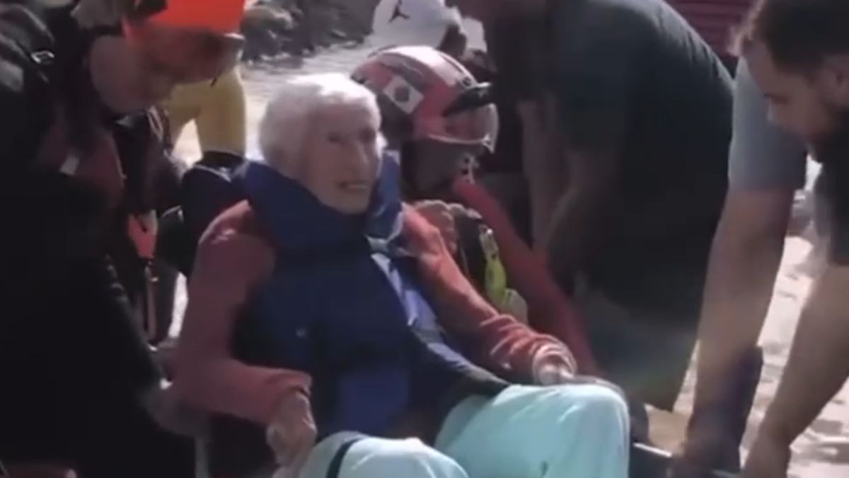 Idosa de 96 anos é resgatada de enchente em cadeira de rodas e agradece; vídeo