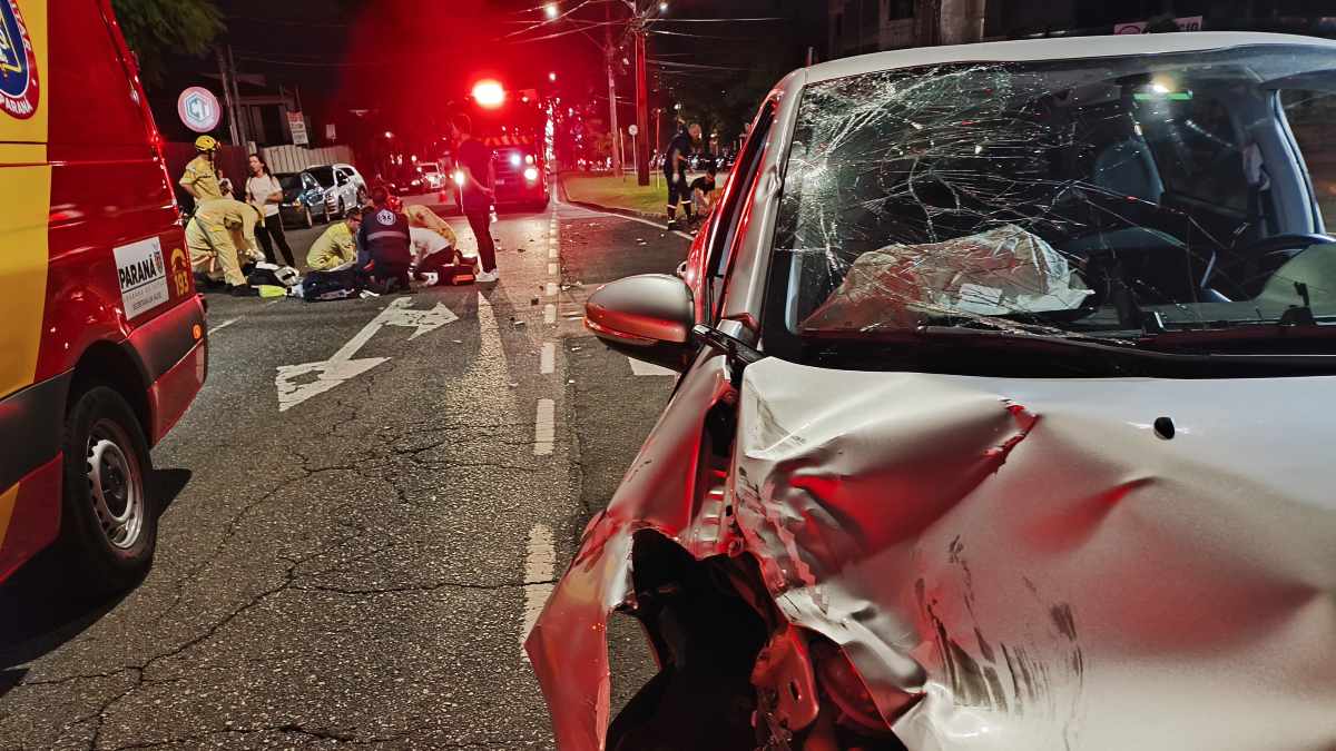 Jovem em garupa morre após ser atingida por carro no PR; motorista tentou fugir