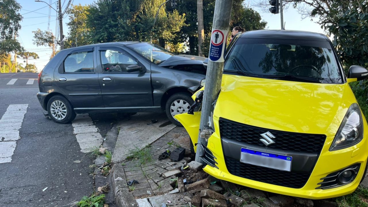 Motorista fura sinal vermelho e provoca grave acidente em Curitiba
