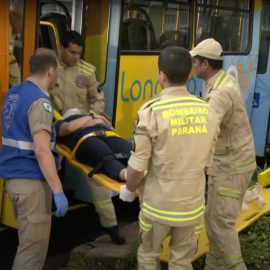 Ônibus freia em cima de lombada