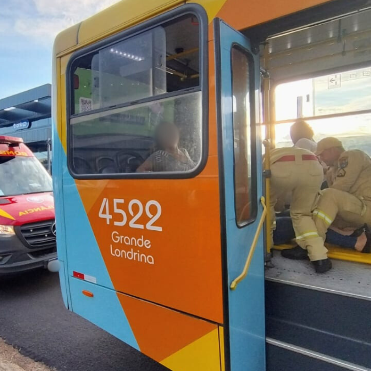 CMTU garante pintura de lombada até sexta (2) após ônibus frear bruscamente