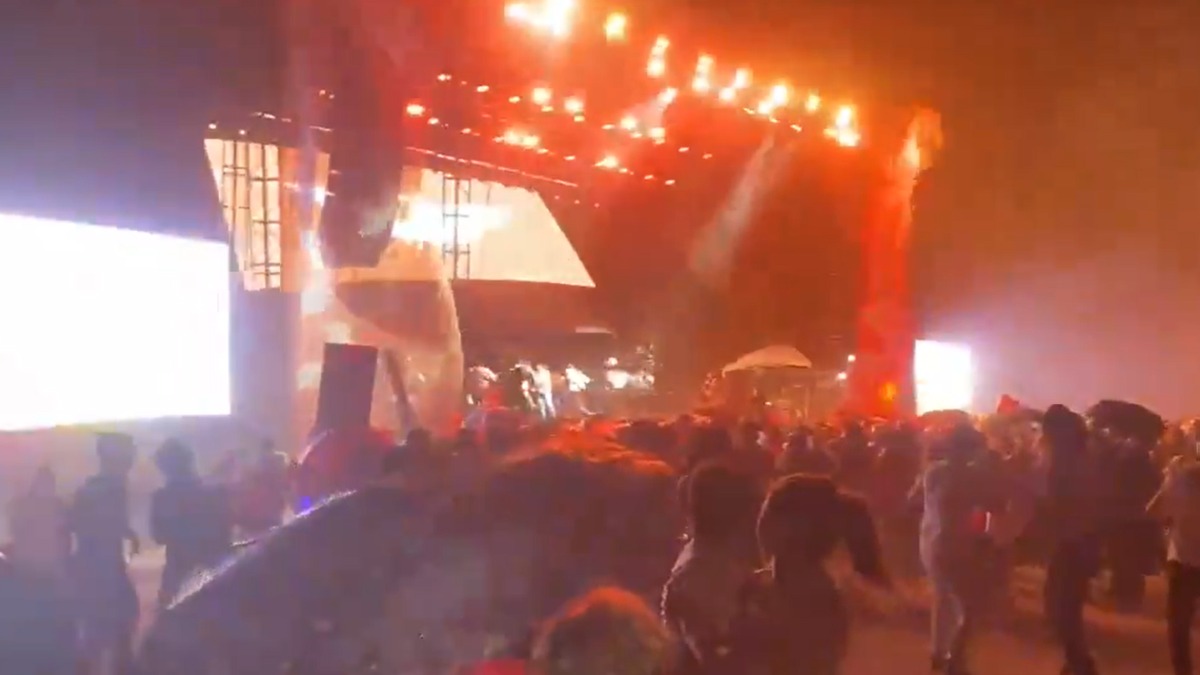 Vídeo mostra momento em que palco desaba em comício e mata 9 pessoas