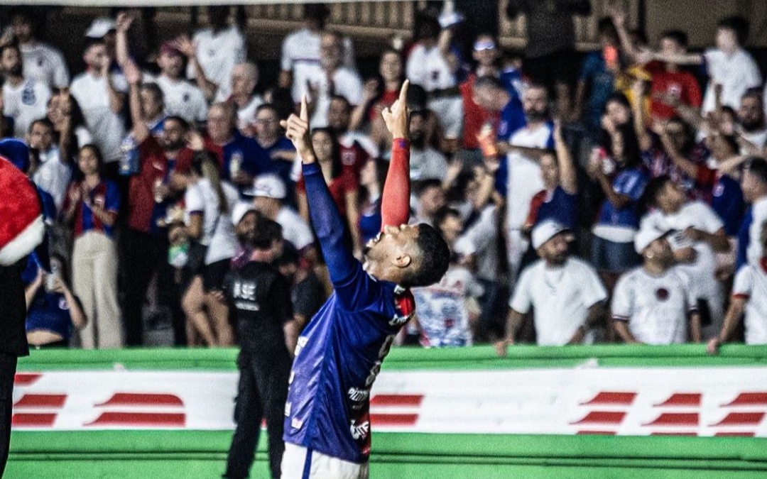 Fábio Magrão comemorando gol.