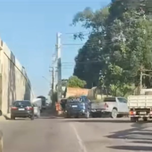 Acidente entre caminhão e carro deixa três pessoas feridas em Maringá